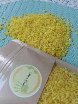 Kolorowy ryż - żółty