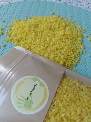 Kolorowy ryż - żółty